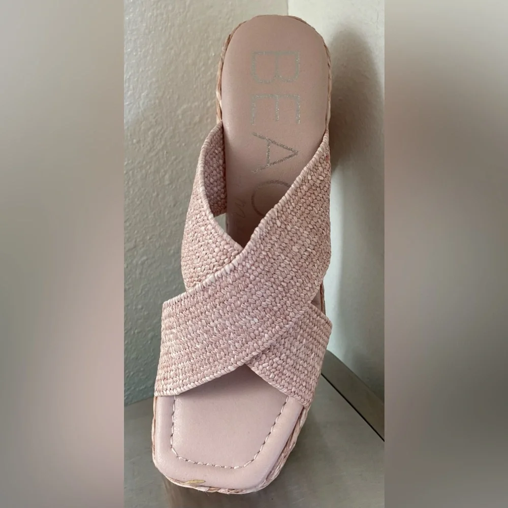 NWT.. BEACH BY MATISSE WOMENS PLATFORM SANDALS